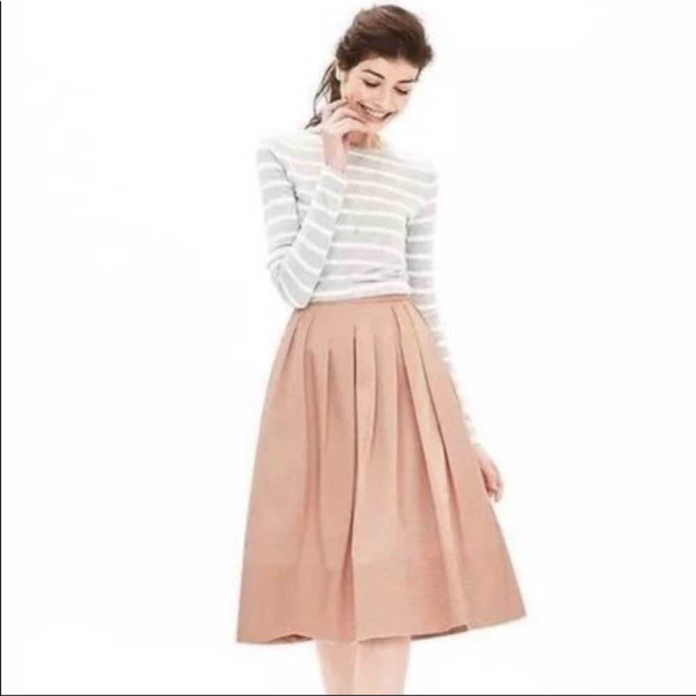 Banana Republic Pleated Skirt. Only dry cleaned, never worn.